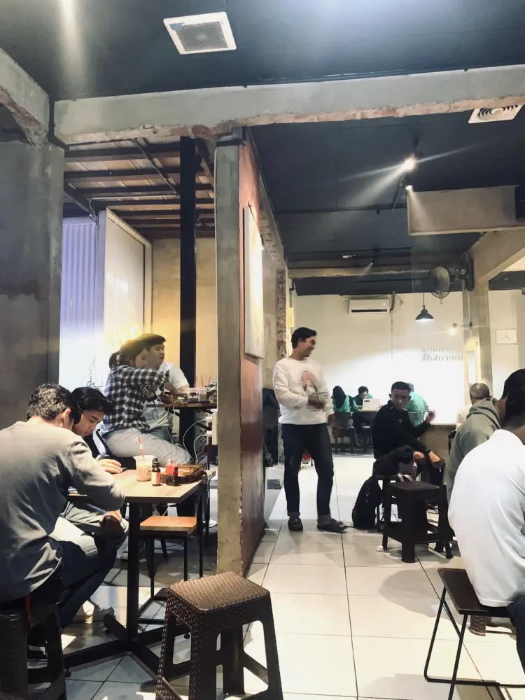 Makassar 50rb makan + ngopi masih ada kembalian? Anjay, tapi ada tapinya…