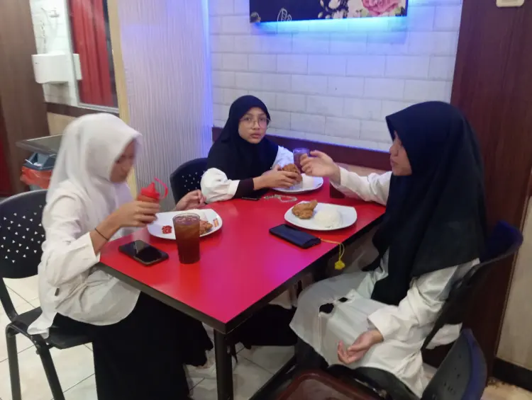 ROCKET CHICKEN TEGAL TIRTO 9