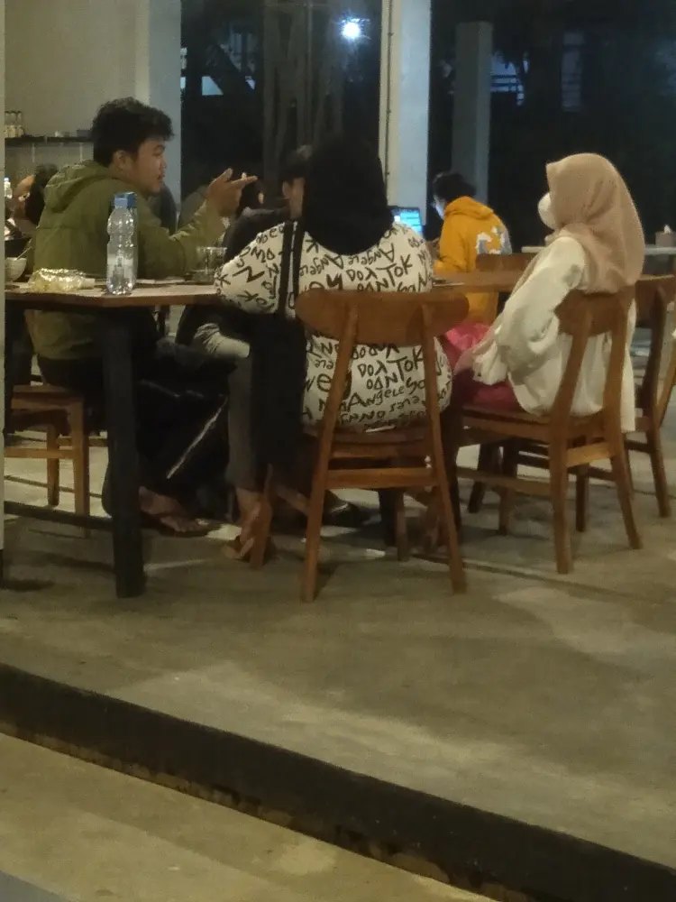 Renea Coffee & Eatery 8