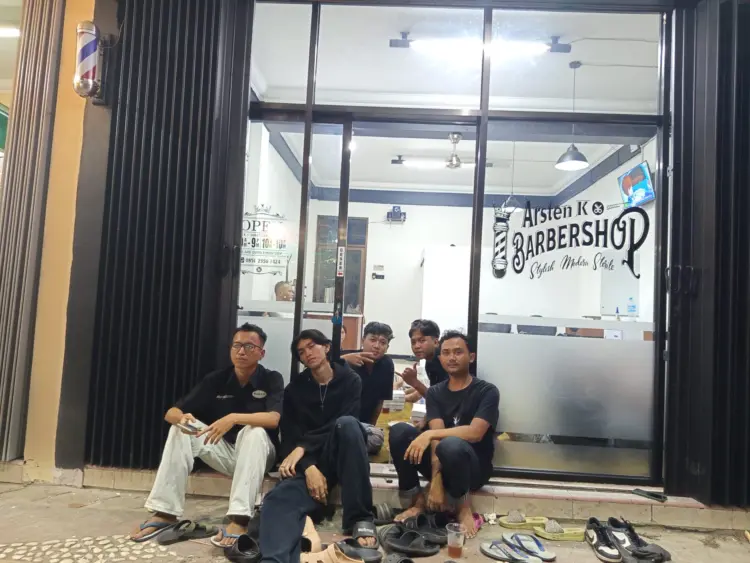 Arsten K barbershop, KTA 1