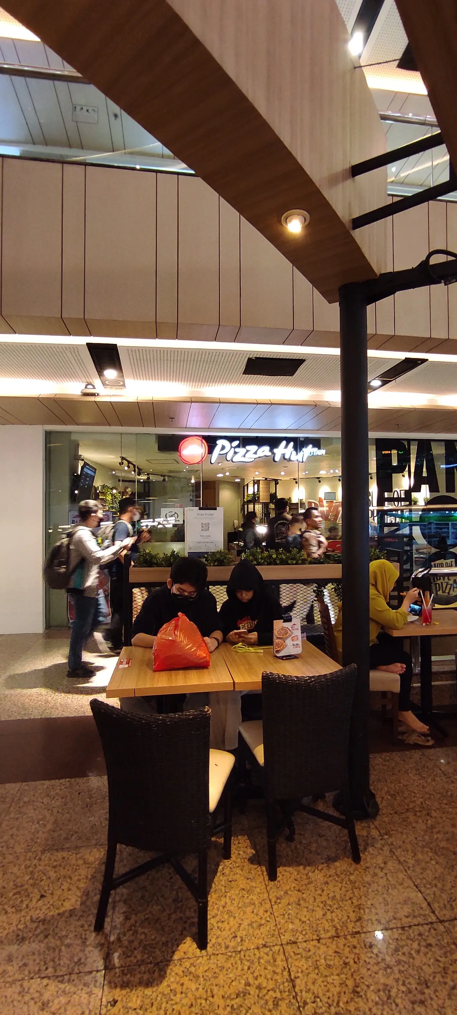 Nostalgianya Mantap, tapi experience-nya… ? Pizza Hut 'Jadul' di Jakarta ini, udah aku cobain buat kamu 3
