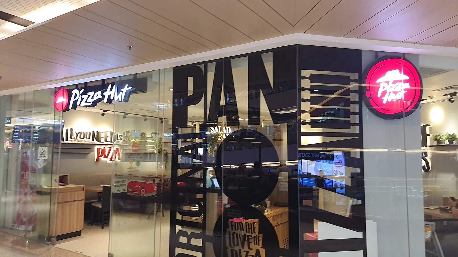 Nostalgianya Mantap, tapi experience-nya… ? Pizza Hut 'Jadul' di Jakarta ini, udah aku cobain buat kamu 1