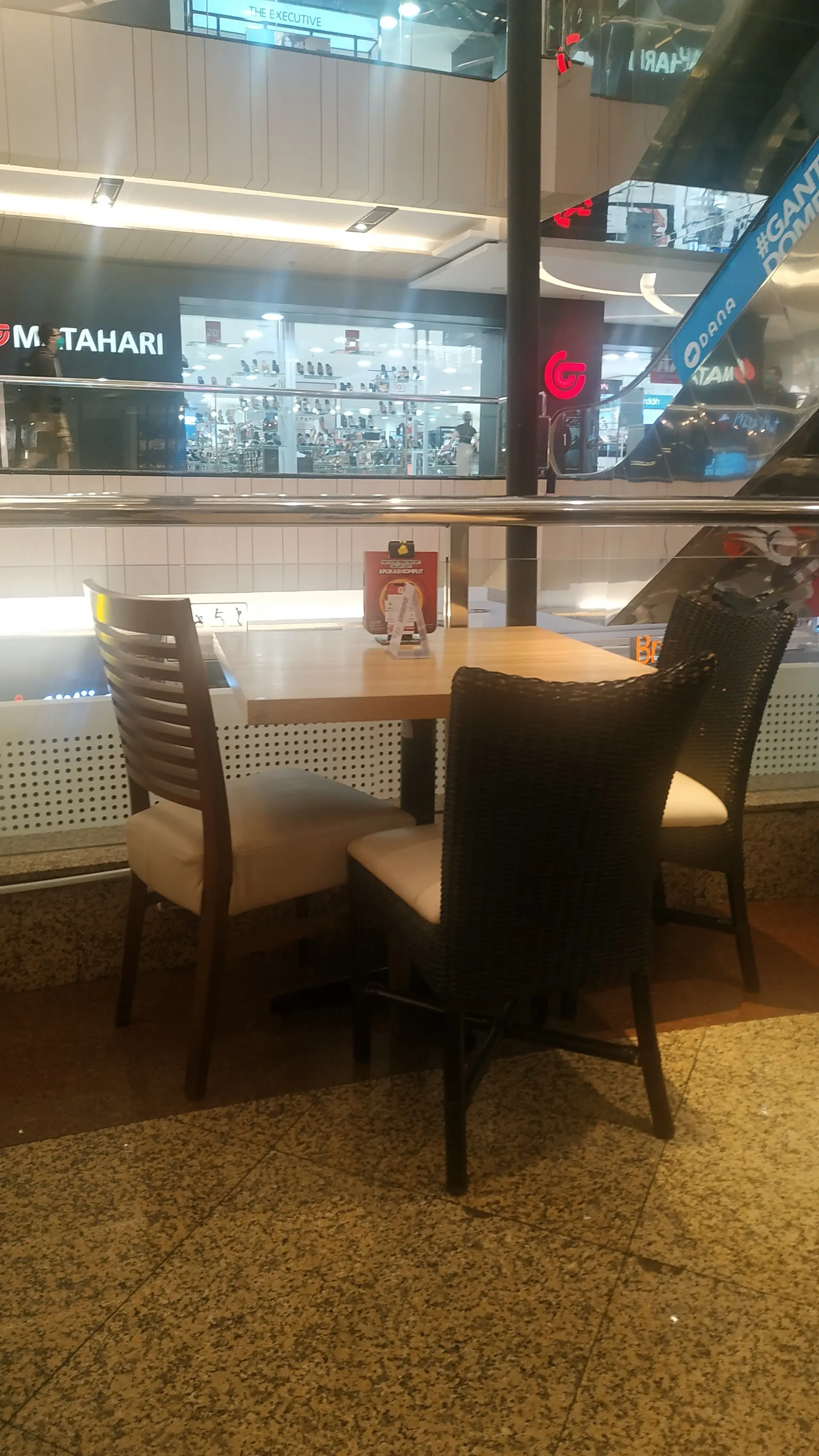 Nostalgianya Mantap, tapi experience-nya… ? Pizza Hut 'Jadul' di Jakarta ini, udah aku cobain buat kamu 2