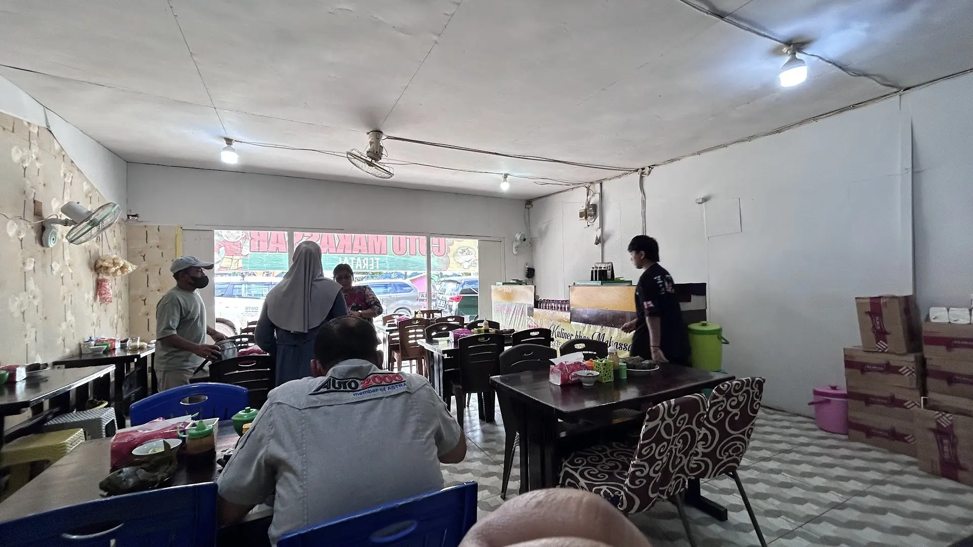 Eating my way through Indonesia's beef offal soup, but this red one from Berau is unforgettable. 5