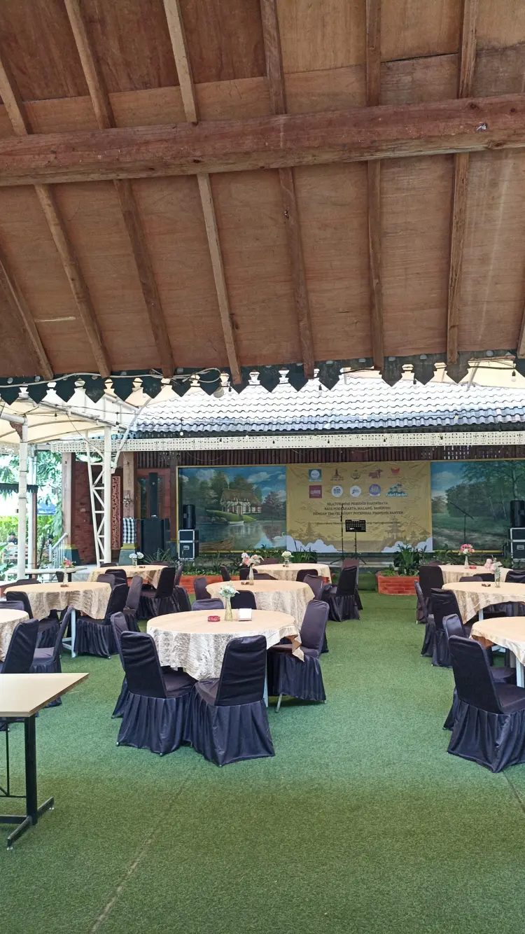 Pokel Garden Resto 7