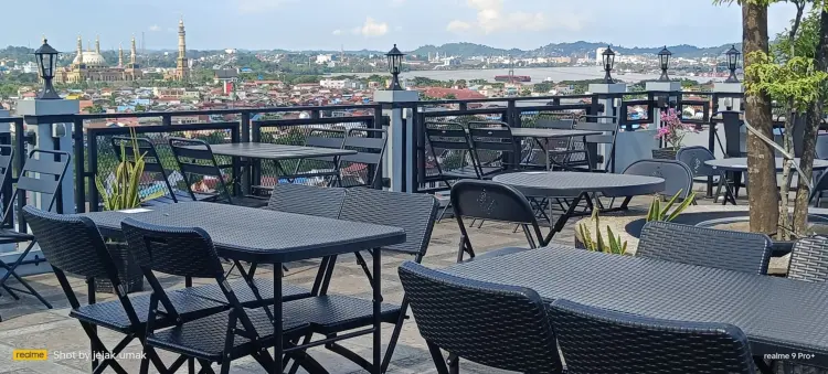 OMA PICNIC RESTO & CAFE 1