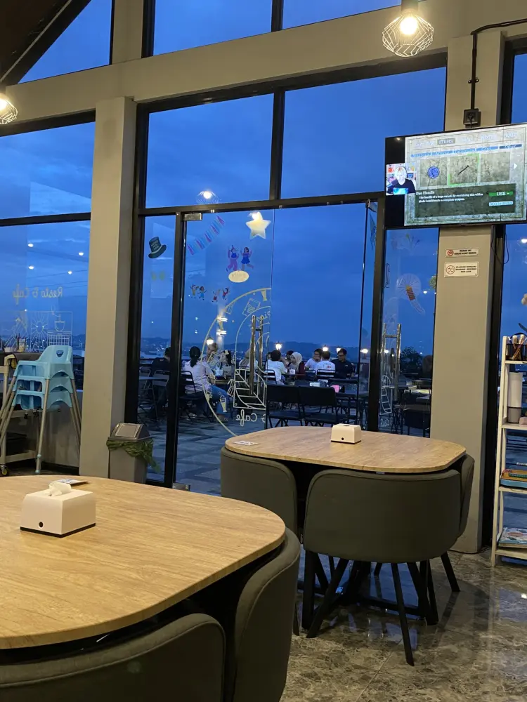 OMA PICNIC RESTO & CAFE 4