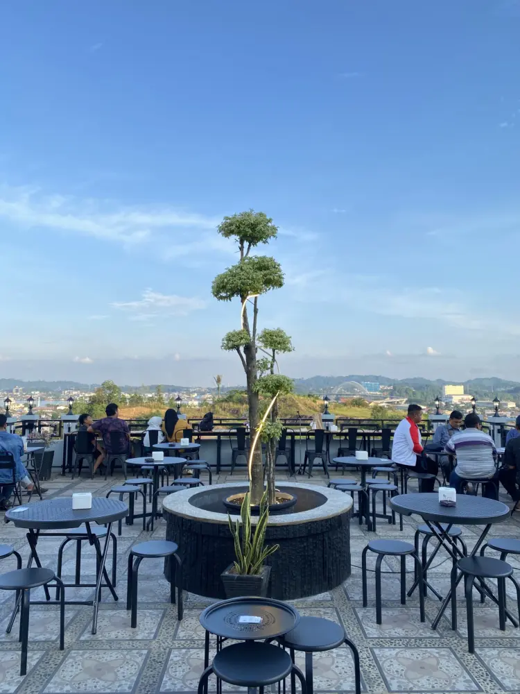 OMA PICNIC RESTO & CAFE 7