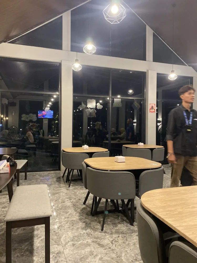 OMA PICNIC RESTO & CAFE 5