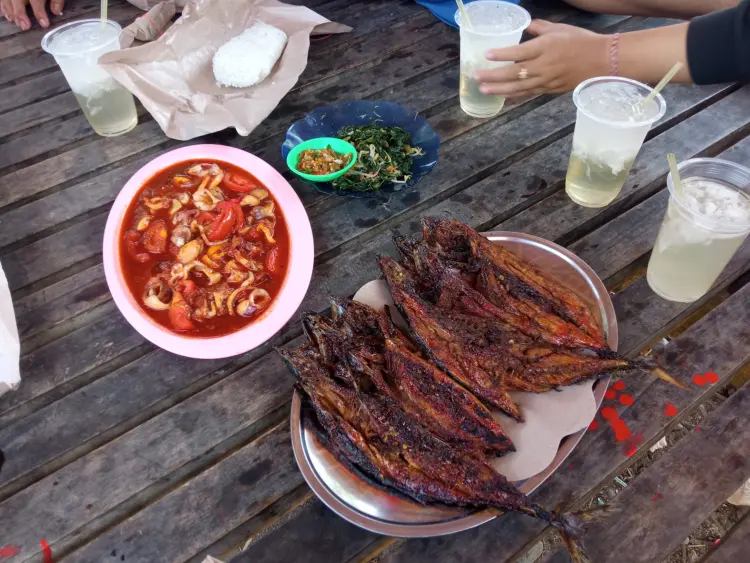 Warung Mak Mi pantai klatak 8