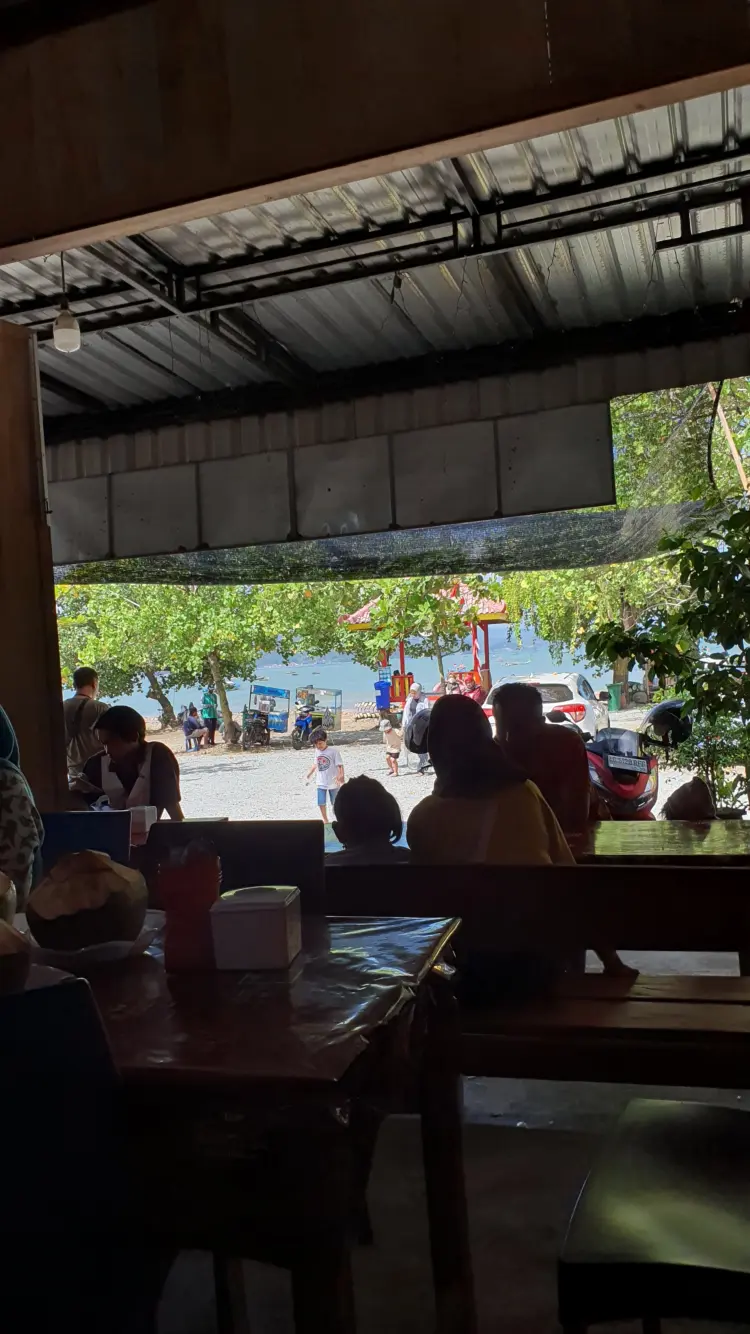 Warung Mak Mi pantai klatak 7