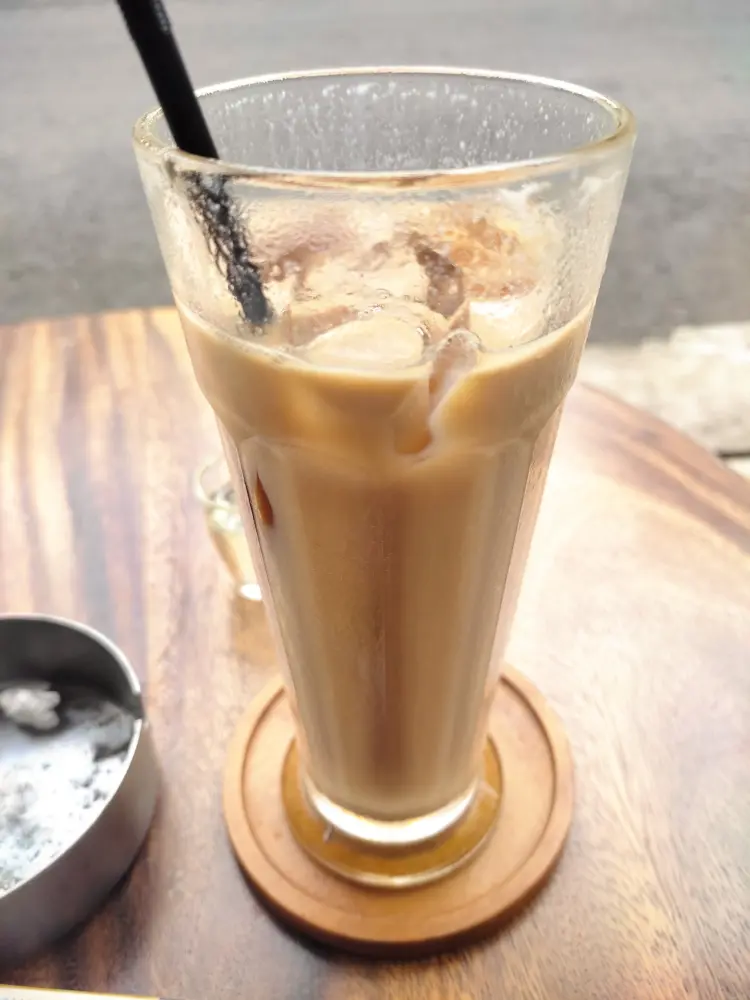 Berjumpa Coffee & Eatery (cab. Alun Alun) 8