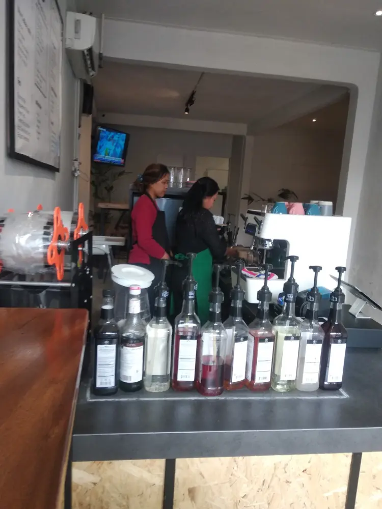 Berjumpa Coffee & Eatery (cab. Alun Alun) 2