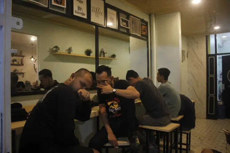 Numa Coffee & Barber 10