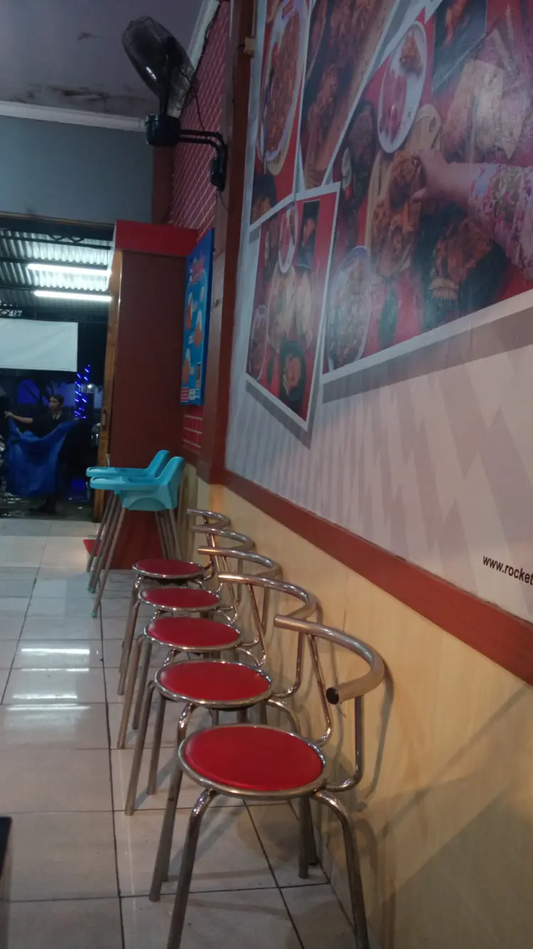 Rocket Chicken Bobotsari 9