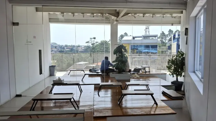 oi coffee & eatery 8