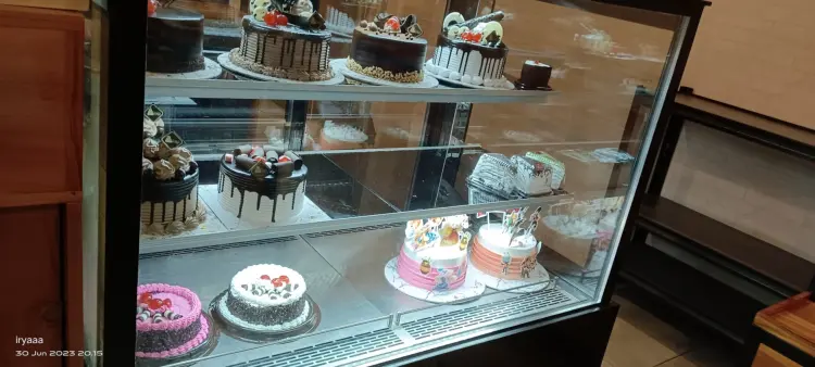 Tasya Bakery & Cake And Coffee Shop & Resto 9