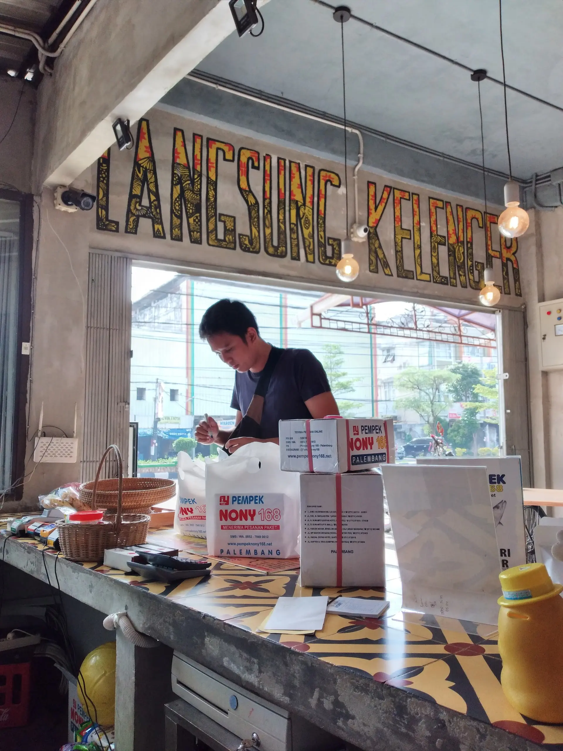 Pempek paling mantap di Palembang? Nggak ada AC tetep gas 4