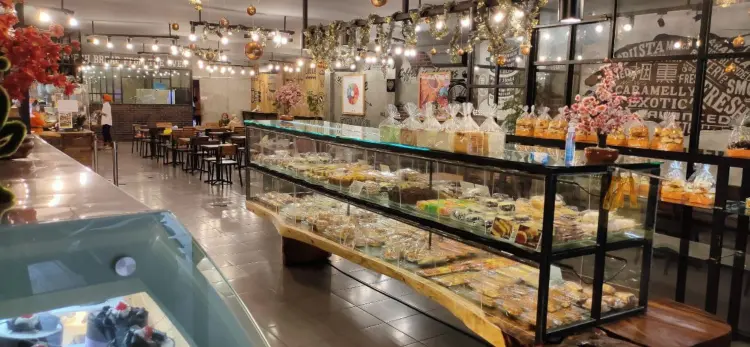 Conato Bakery & Cafe Rogojampi 7