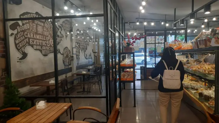 Conato Bakery & Cafe Rogojampi 4