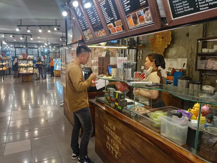 Conato Bakery & Cafe Rogojampi 9