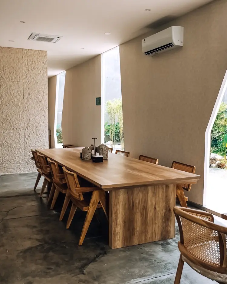 ‘Gedung Putih’ baru di Sunter ini cuma cakep buat foto doang, atau makanannya Mantap juga?