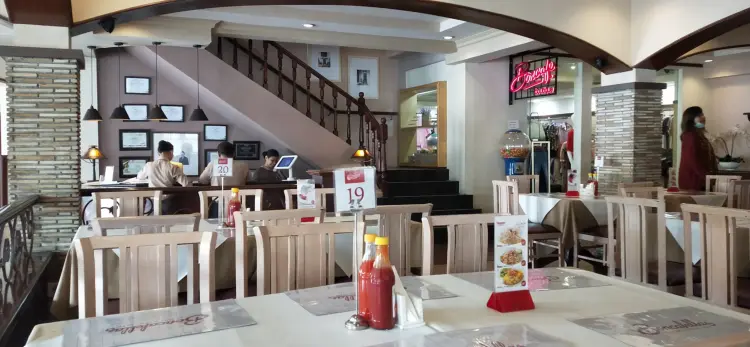 Ajak ortu ke Surabaya, ke Steakhouse 'Fosil Hidup' ini, jangan pesen medium rare!