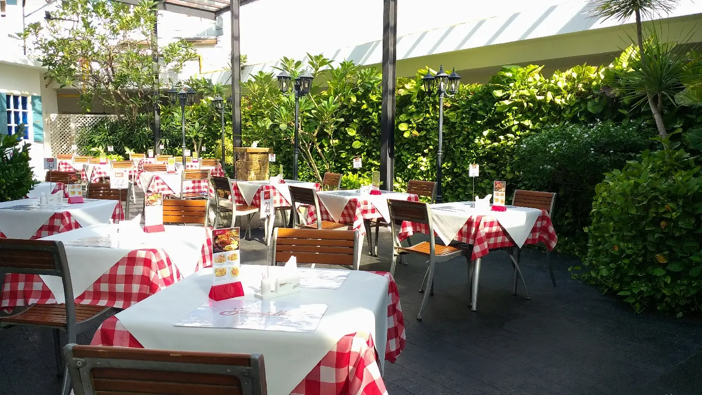 Ajak ortu ke Surabaya, ke Steakhouse 'Fosil Hidup' ini, jangan pesen medium rare! 3