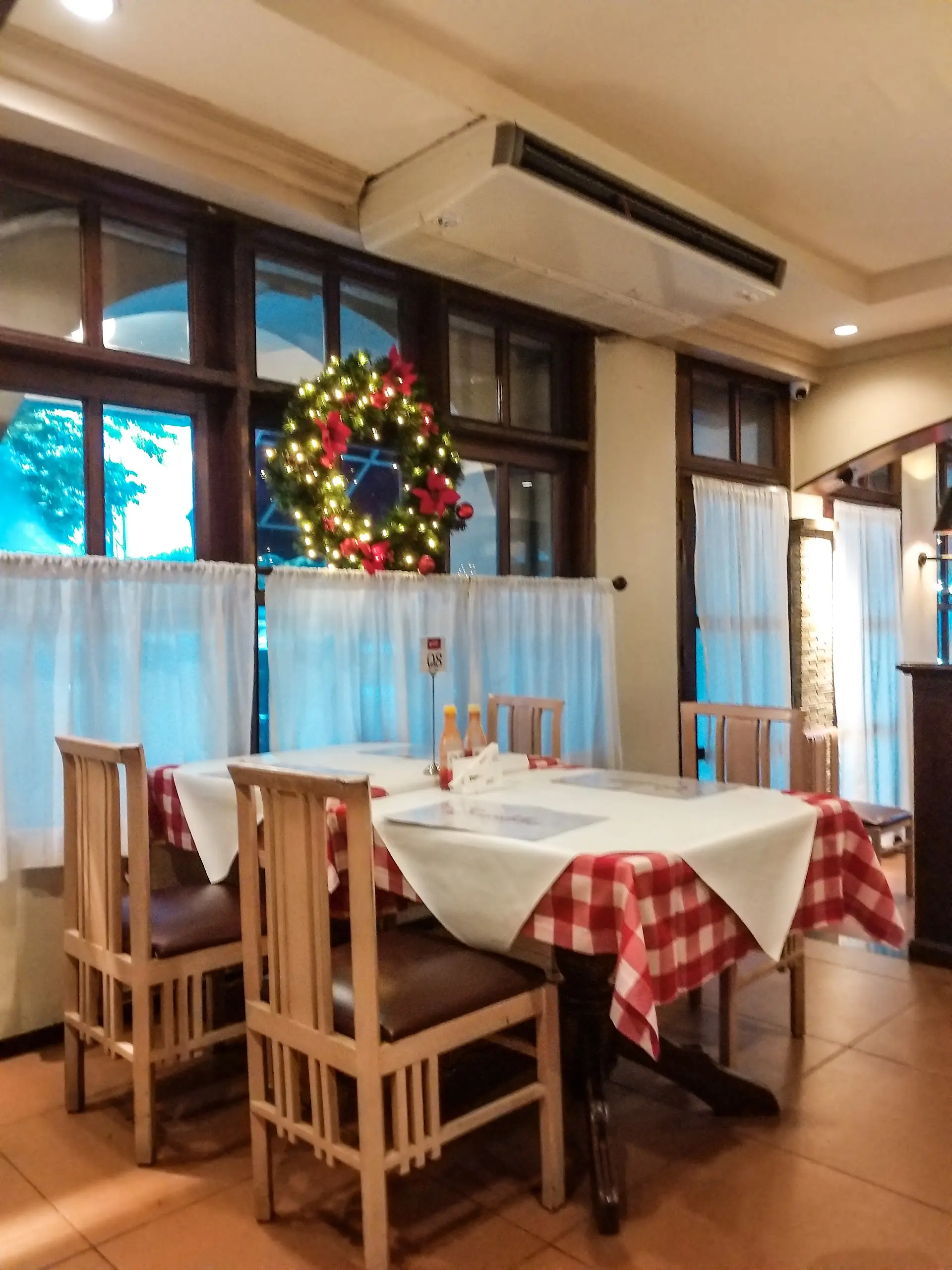 Ajak ortu ke Surabaya, ke Steakhouse 'Fosil Hidup' ini, jangan pesen medium rare! 5