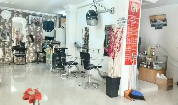 Santy Salon 1