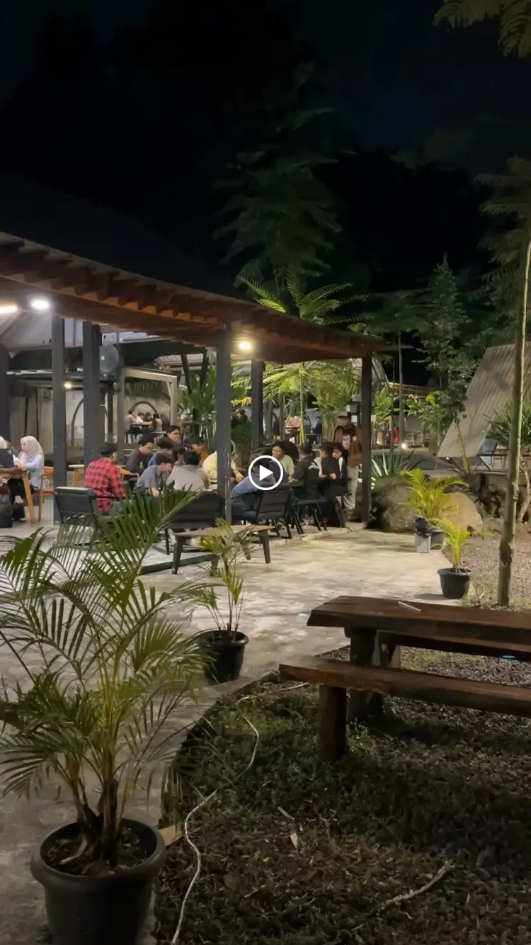 RIVEA Riverside Cafe and Space 1