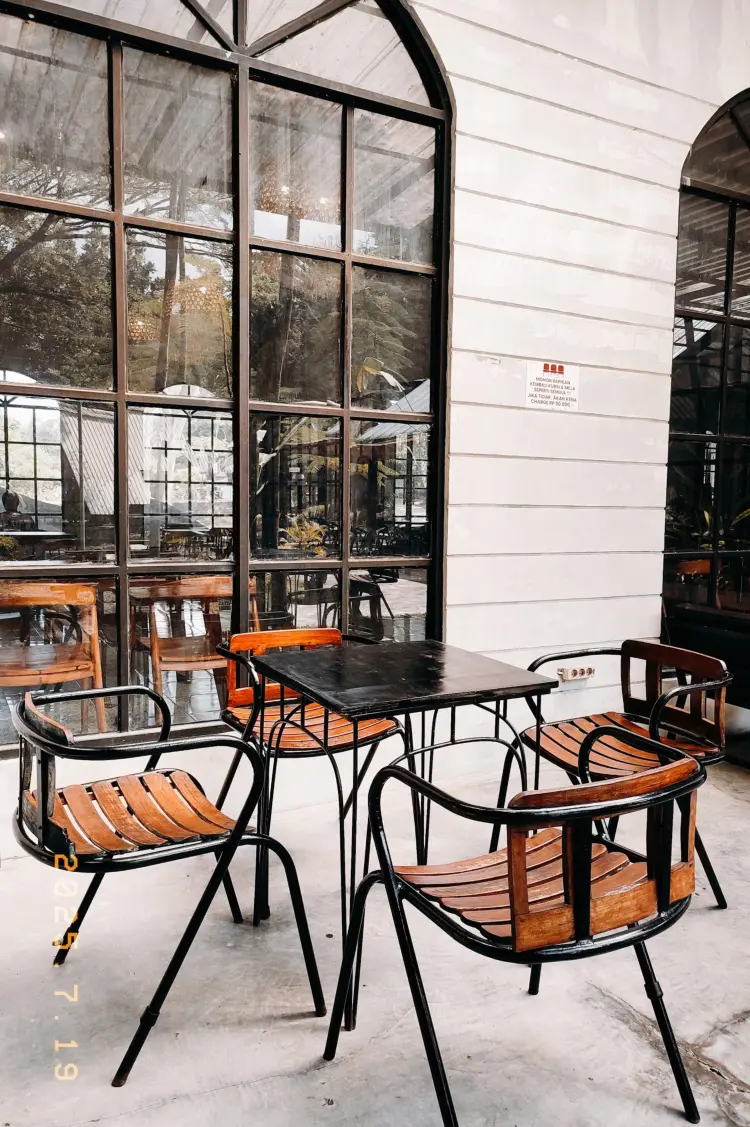 RIVEA Riverside Cafe and Space 9