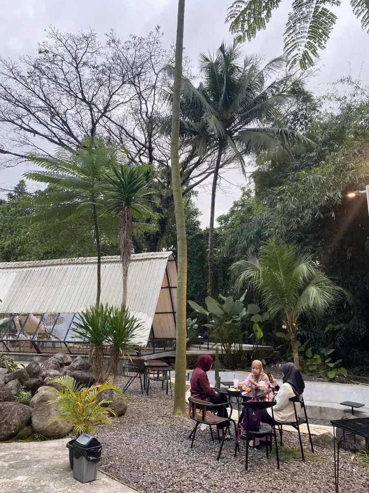 RIVEA Riverside Cafe and Space 5