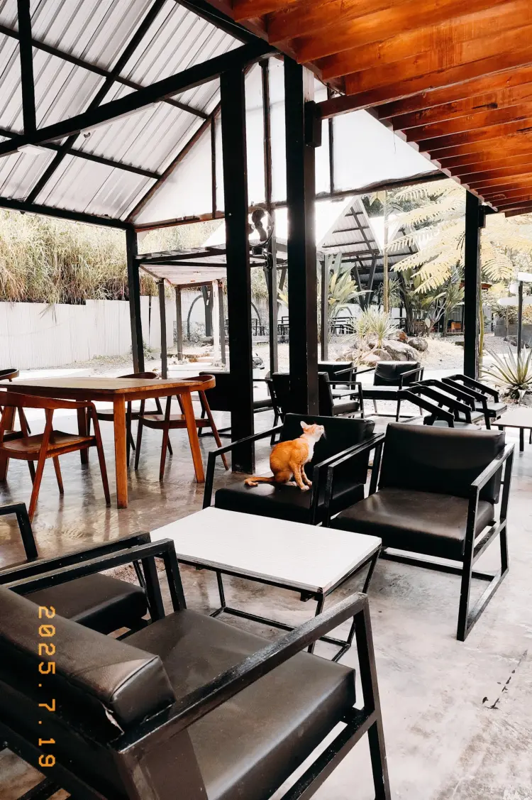 RIVEA Riverside Cafe and Space 6