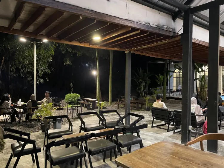 RIVEA Riverside Cafe and Space 2