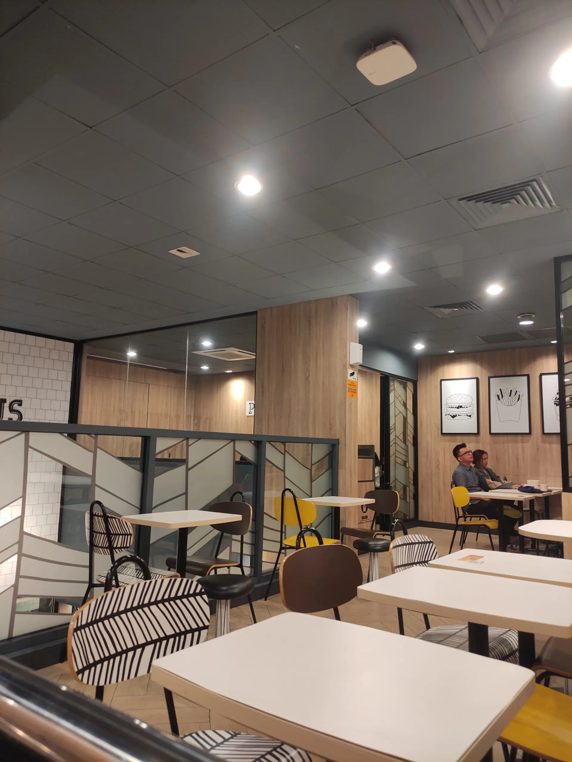 This McDonald's has a 4.6 on Google, but I advise you to chant "check your order" three times before you pay. 5