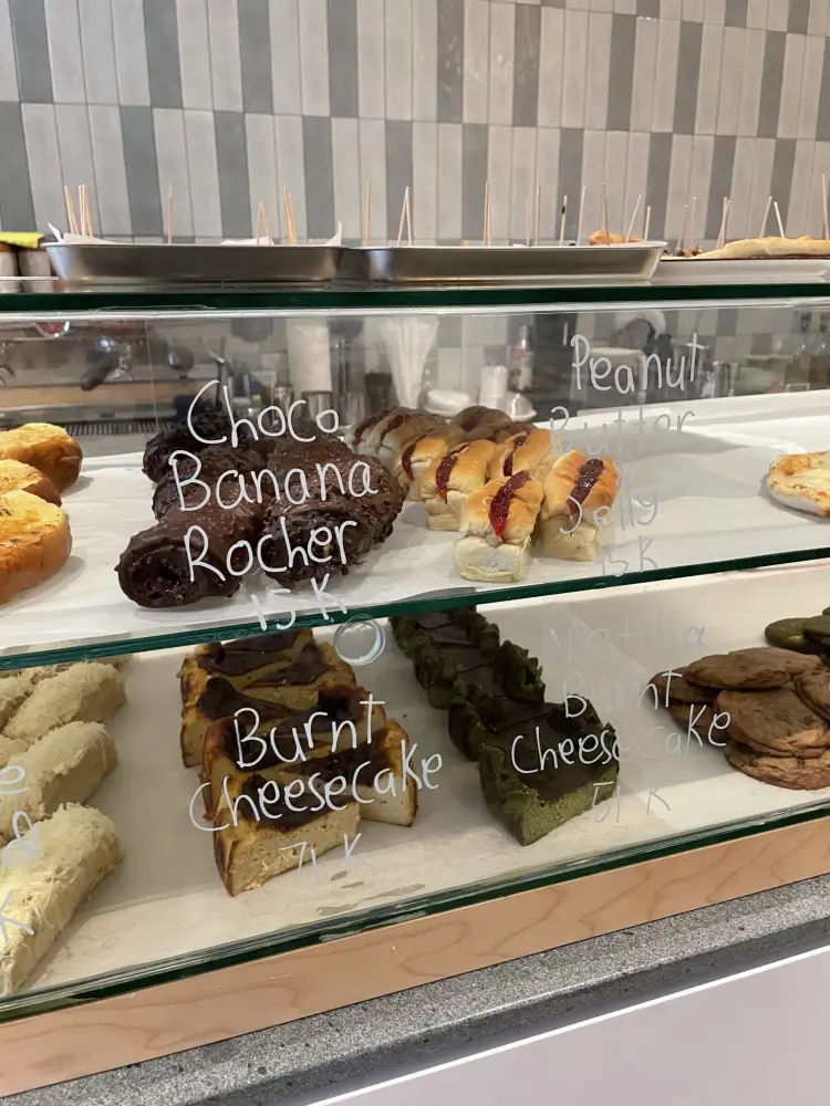 THE FULL YOLK - ALL DAY CAFE 4