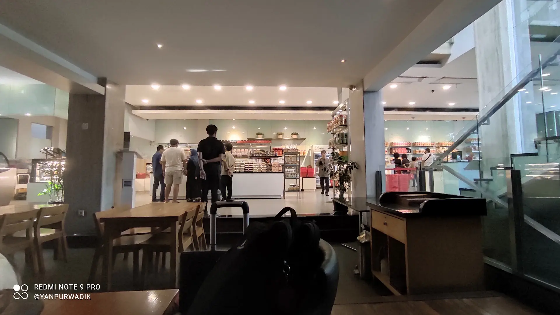 Bandung Prima Rasa, the legendary souvenir spot – I'll be your guinea pig! 4