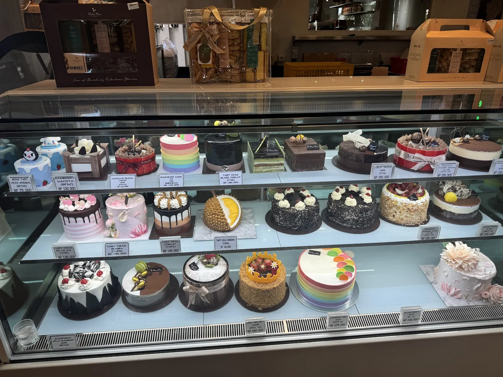 Bandung Prima Rasa, the legendary souvenir spot – I'll be your guinea pig! 5