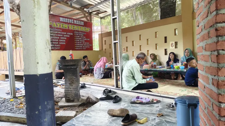 Warung Makan ayem tentrem 3