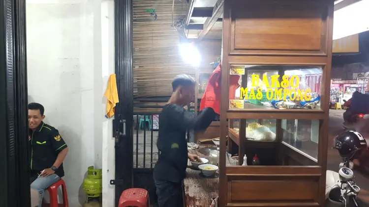 Bakso dan Mie Ayam Mas Ompong 2