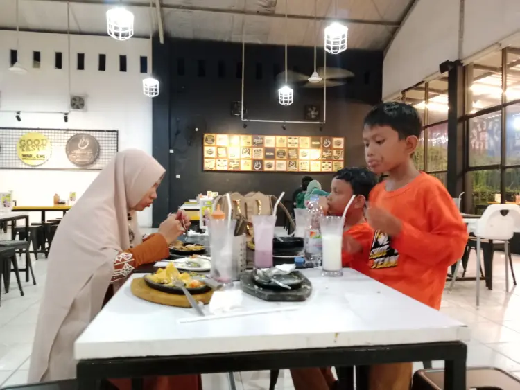 Waroeng Steak & Shake Panam 9