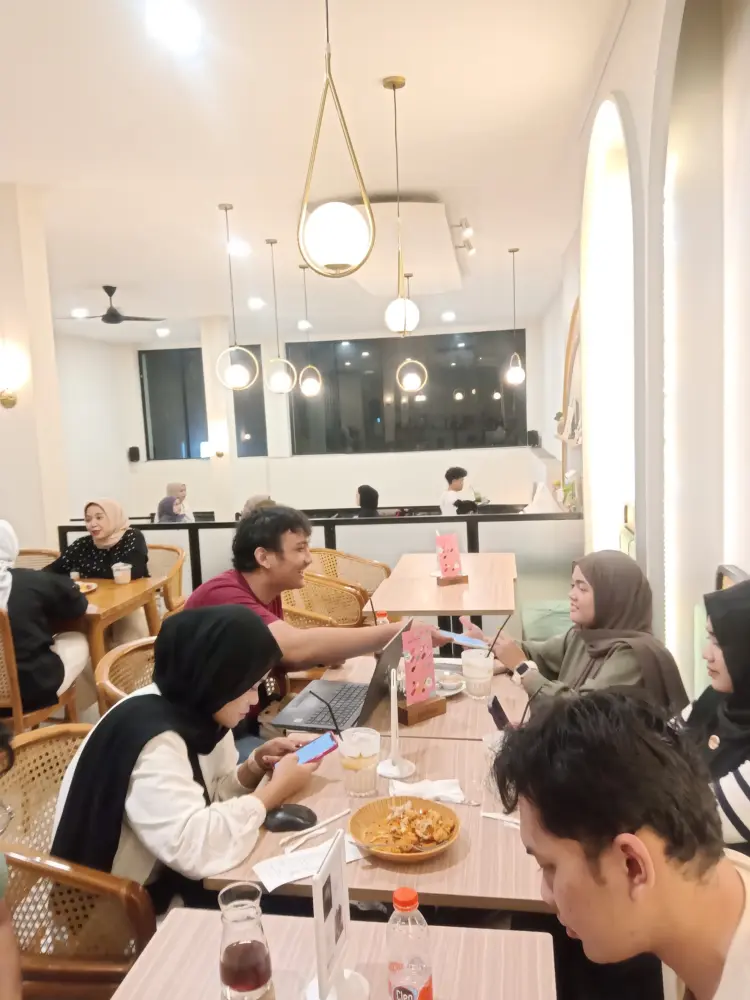 Historia Coffee & Eatery 9