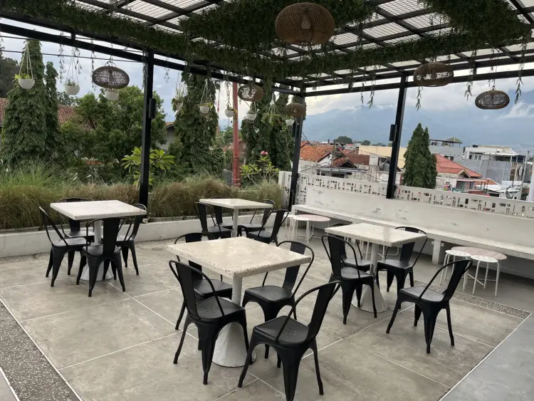 Historia Coffee & Eatery 7