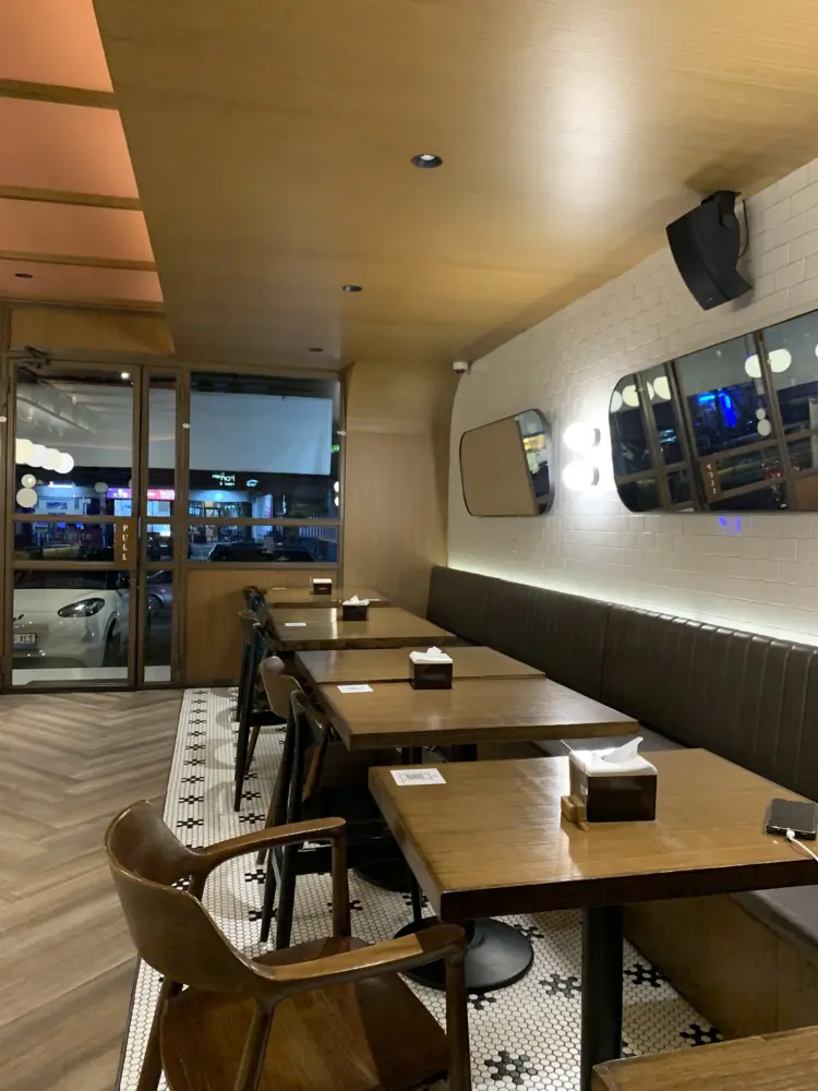 Yoloé Bistro and Coffee Bar 5