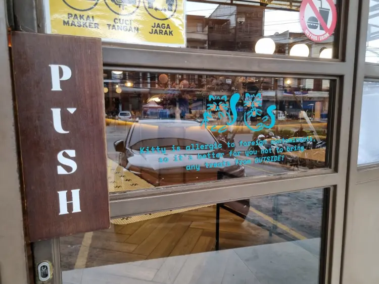 Yoloé Bistro and Coffee Bar 10