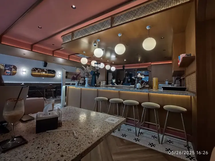 Yoloé Bistro and Coffee Bar 6