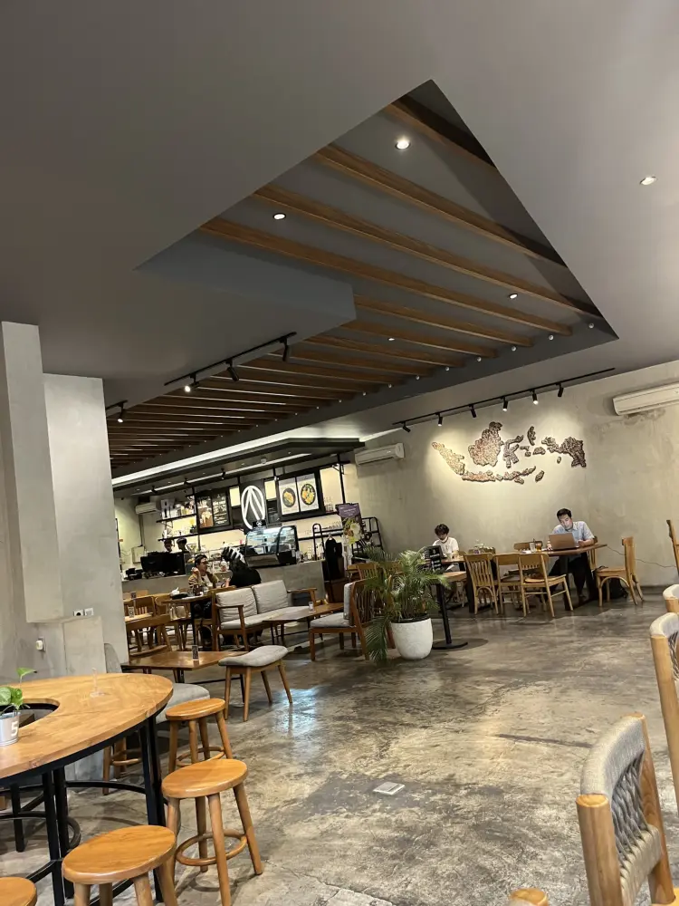 Almamater Coffee & Eatery Solo 7