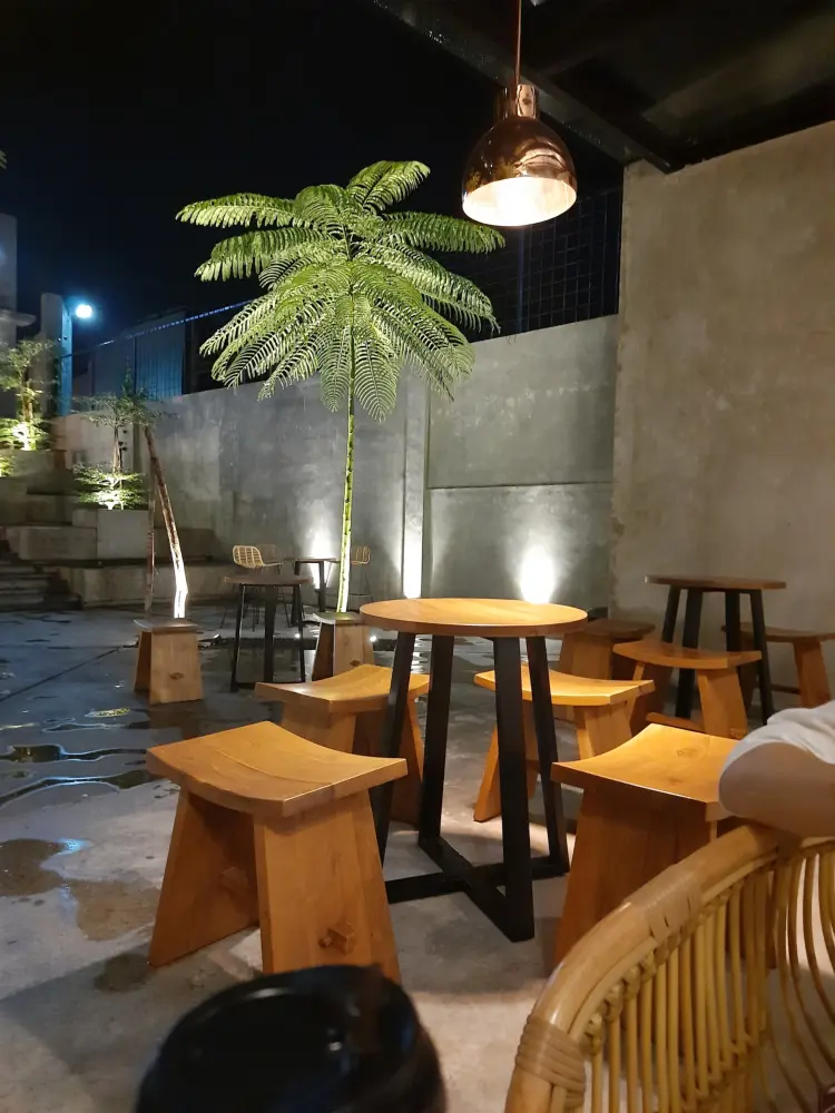 Almamater Coffee & Eatery Solo 4