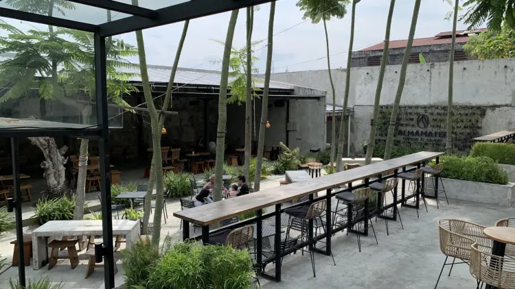 Almamater Coffee & Eatery Solo 6